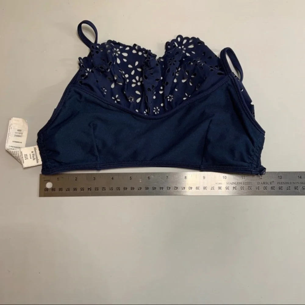 Abercrombie & Fitch laser cut ruffle bikin… - Picture 8 of 9